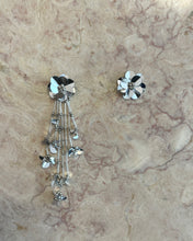 Load image into Gallery viewer, Silver Mix Flower Earrings